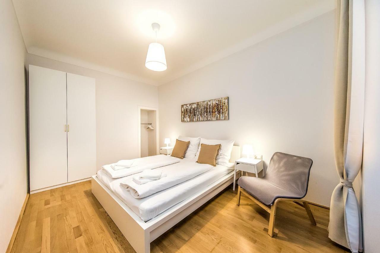 Beautiful City Apartment At Famous Ballgasse Wien Exterior foto