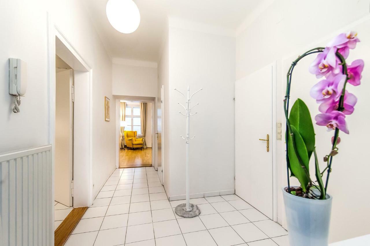 Beautiful City Apartment At Famous Ballgasse Wien Exterior foto